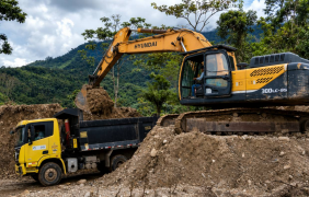 Excavadora en Excavación